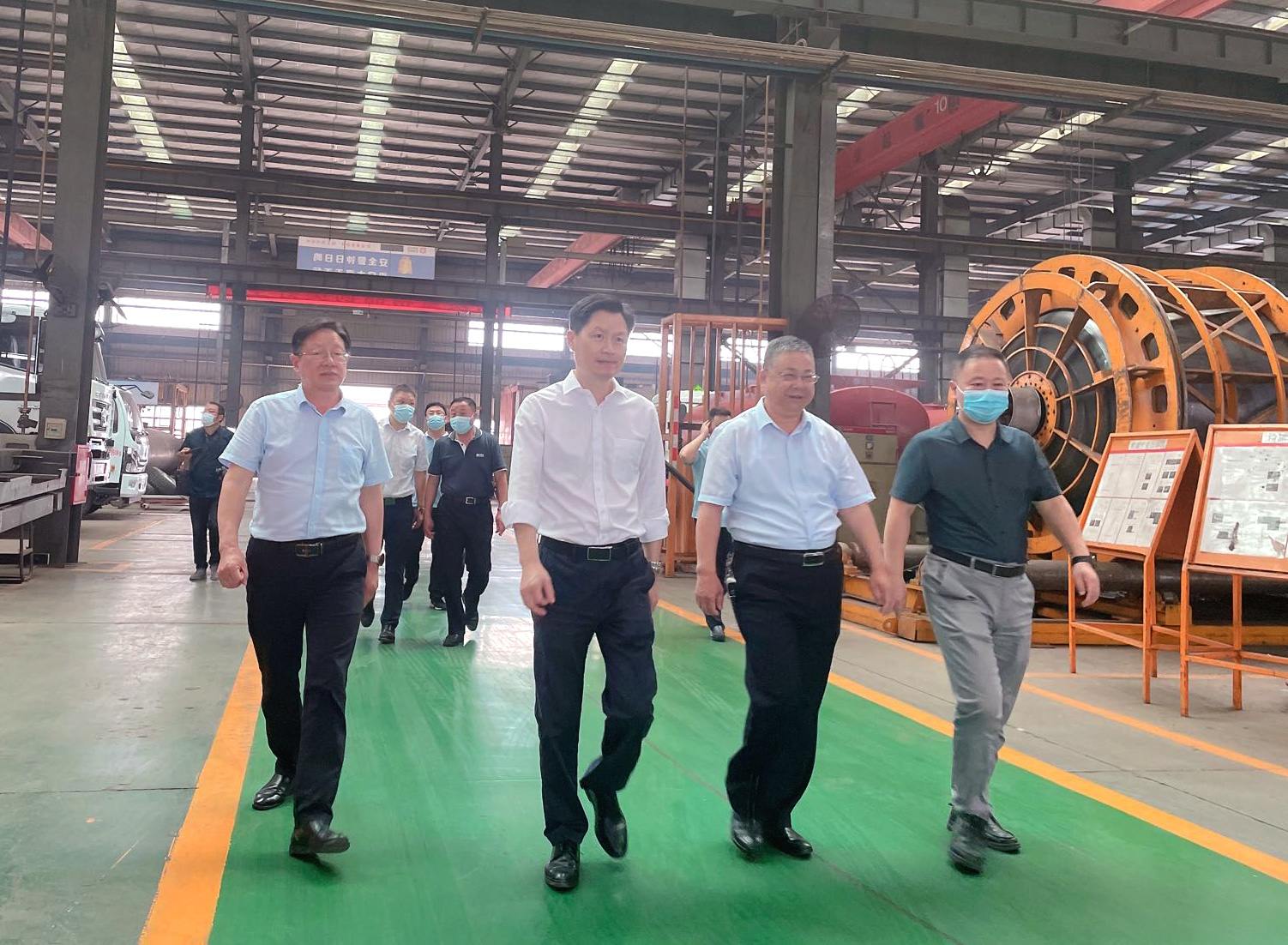 市委常委、常務副市長甘國棟一行蒞臨楚勝汽車集團調研